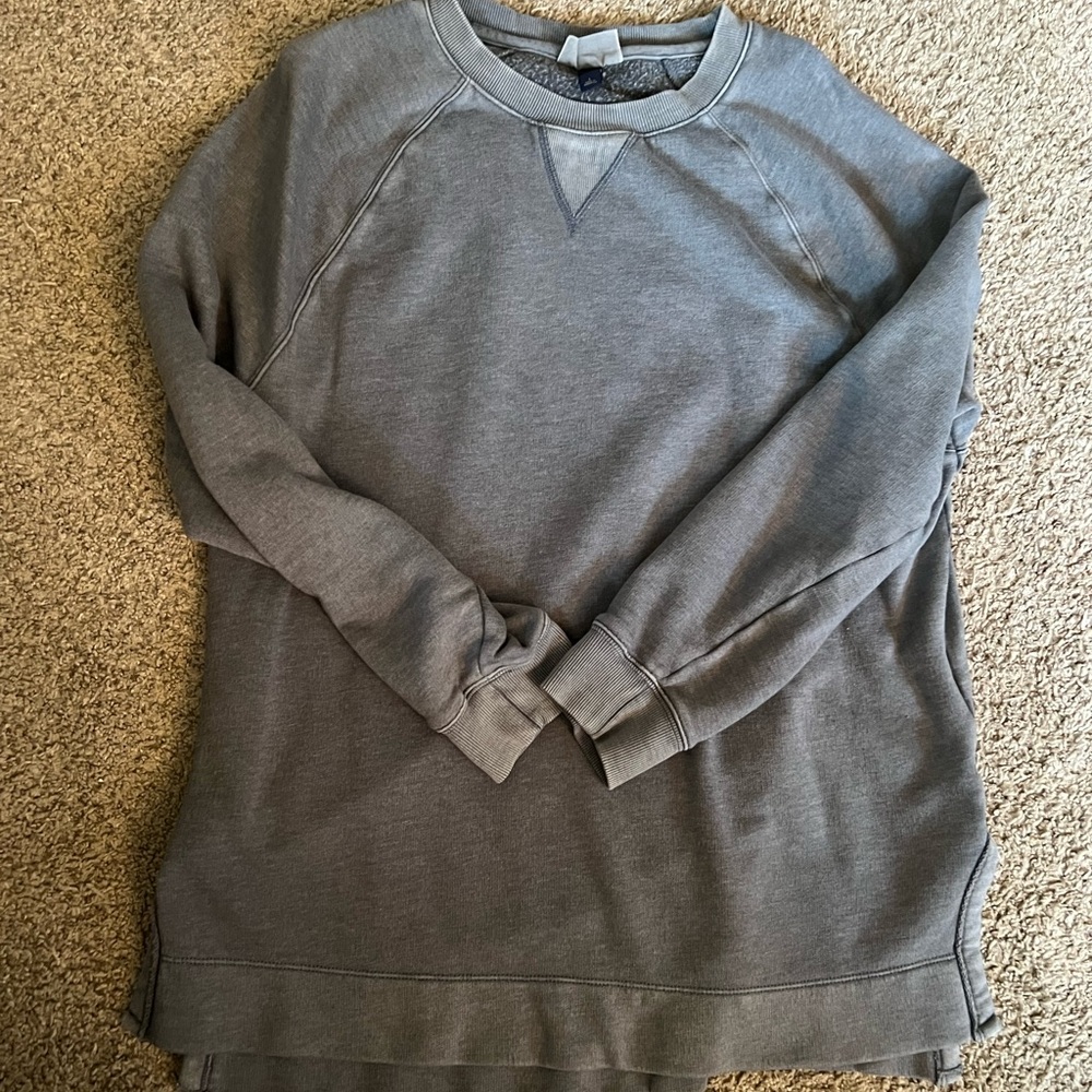 Gray universal thread crew neck size L
